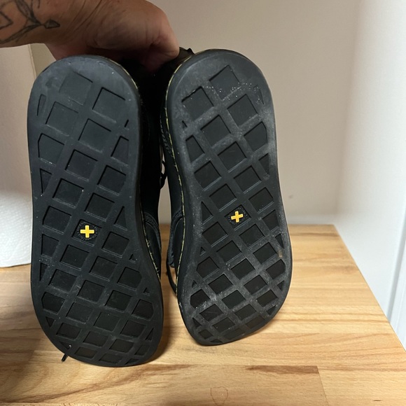 Doc Martens size 6 black - Picture 2 of 4